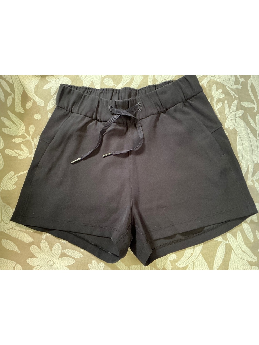 Lululemon On the Fly Shorts Sz 2